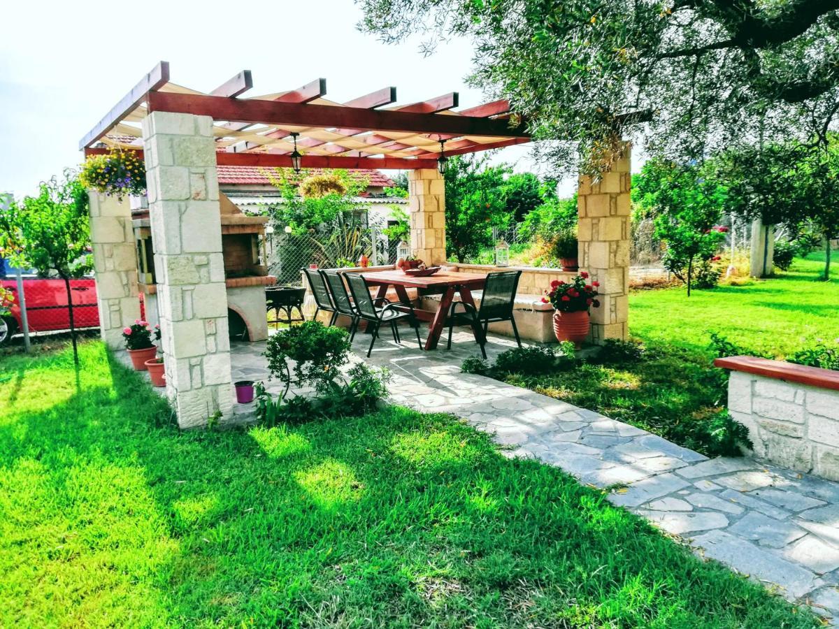 Giorgos Apartments. Skala Fourkas Exterior photo