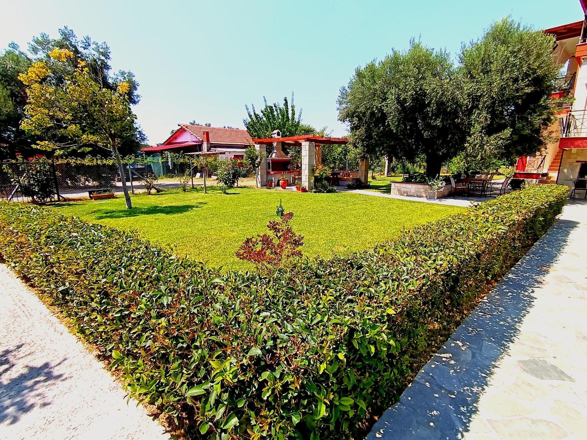 Giorgos Apartments. Skala Fourkas Exterior photo