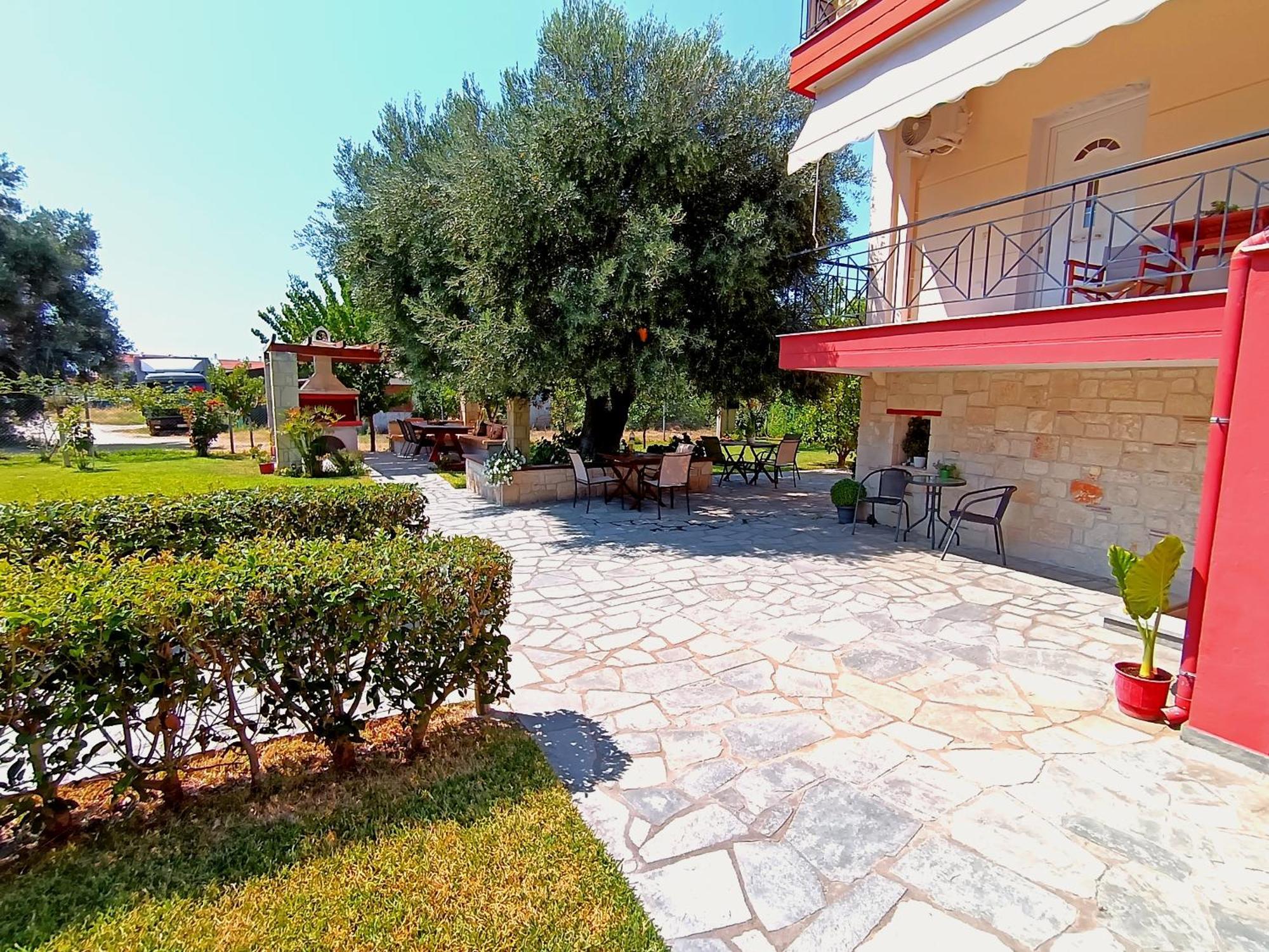 Giorgos Apartments. Skala Fourkas Exterior photo